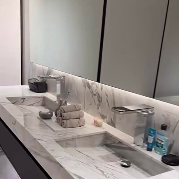 Une maison "de dingue" : Thomas Vergara dévoile des images de sa luxueuse villa avec Nabilla