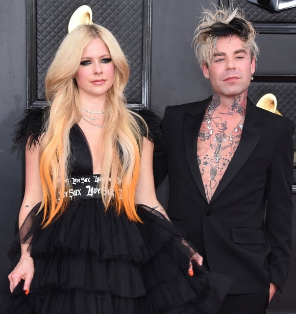 Avril Lavigne et son compagnon Mod Sun au photocall de la 64ème édition des Grammy Awards au MGM Grand Garden à Las Vegas le 3 avril 2022. 