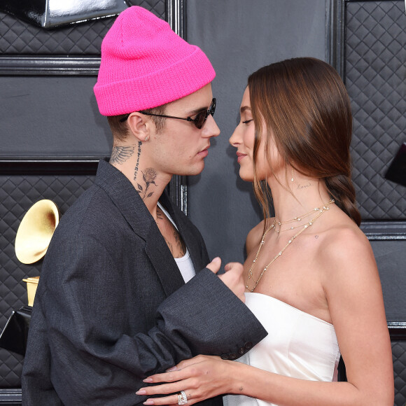 Justin Bieber et Hailey Rhode Bieber (Baldwin) au photocall de la 64ème édition des Grammy Awards au MGM Grand Garden à Las Vegas le 3 avril 2022. 