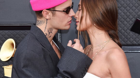 Justin et Hailey Bieber tactiles pour leurs premiers Grammy Awards, l'amour à Las Vegas