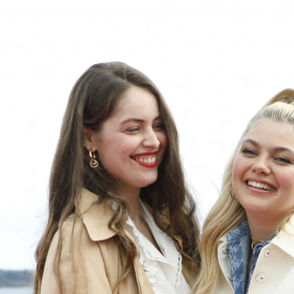 Marie-Ange Casta, Louane Emera et Anne Marivin - Photocall de la série "Visions" lors de la 5ème saison du festival International des Séries "Canneseries" à Cannes, France, le 3 avril 2022