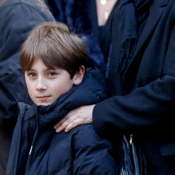Nathalie Marquay et son fils Tom - La famille de Jean-Pierre Pernaut à la sortie des obsèques en la Basilique Sainte-Clotilde à Paris le 9 mars 2022. © Cyril Moreau/Bestimage