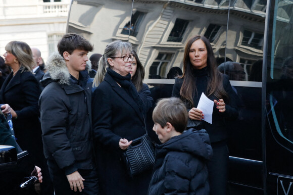 Tom, fils de Jean-Pierre Pernaut, Nathalie Marquay, Léo, petit fils de Jea-Pierre Pernaut - Sorties des obsèques de Jean-Pierre Pernaut en la Basilique Sainte-Clotilde à Paris le 9 mars 2022. © Christophe Clovis / Bestimage