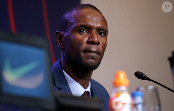 Eric Abidal lors de la présentation de Arturo Vidal comme nouveau joueur du FC Barcelone.