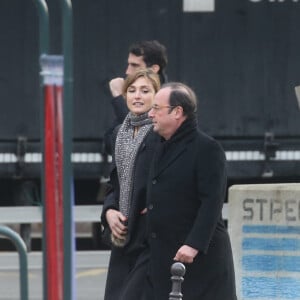 Julie Gayet et son compagnon François Hollande - Sorties de l'église de la Madeleine après les obsèques de Johnny Hallyday à Paris - Le 9 décembre 2017