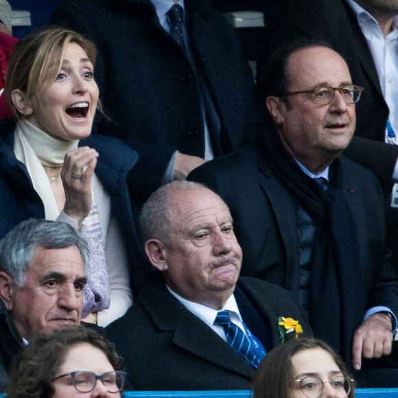 François Hollande et sa compagne Julie Gayet lors du tournoi des six nations de rugby, la France contre l'Angleterre au Stade de France à Saint-Denis, Seine Saint-Denis, France, le 10 mars 2018