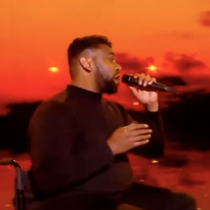 Gabin et Louis de l'équipe de Vianney s'affrontent lors des battles de "The Voice 11" - Émission du 9 avril 2022, TF1