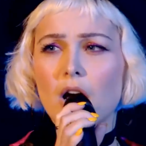 Vael et Lou Dassi de l'équipe de Florent Pagny s'affrontent lors des battles de "The Voice 11" - Émission du 9 avril 2022, TF1