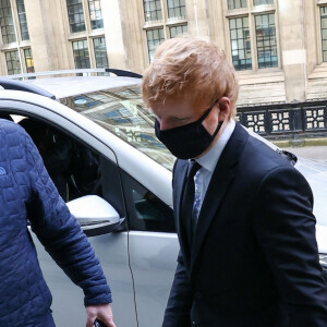 Ed Sheeran arrive pour le dernier jour du procès devant la Haute Cour concernant les droits d'auteur de sa chanson "Shape Of You" au City Court House, Rolls Building à Londres, Royaume Uni, le 22 mars 2022. 