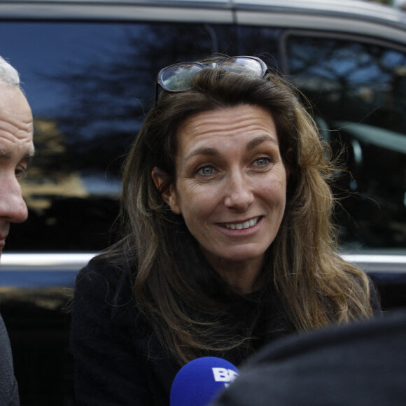 Gilles Bouleau et Anne-Claire Coudray- Sorties des obsèques de Jean-Pierre Pernaut en la Basilique Sainte-Clotilde à Paris, France, le 9 mars 2022. © Denis Guignebourg/BestImage 