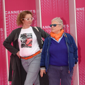 Corinne Masiero et Josee Dayan durant le "Pink Carpet" des séries "Aqui En La Tierra" et "Cacciatore The Hunter" lors du festival "Canneseries" à Cannes, le 9 avril 2018. © Rachid Bellak/Bestimage 