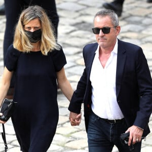 Christophe Dechavanne et sa compagne Elena Foïs lors de la cérémonie d'hommage national à Jean-Paul Belmondo à l'Hôtel des Invalides à Paris, France © Dominique Jacovides/Bestimage 