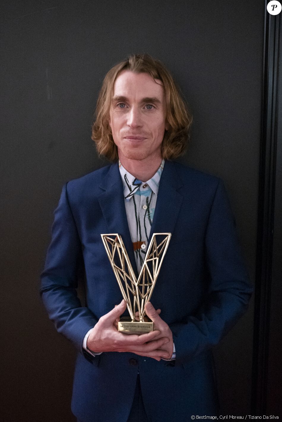 Ben Mazue Victoire De La Musique Ben Mazué (Concert de l'année) en backstage lors la 37ème cérémonie des  Victoires de la musique à la Seine musicale de Boulogne-Billancourt, le 11  février 2022. - Purepeople
