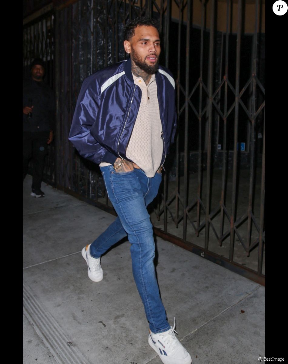 Chris Brown se rend à la fête d'anniversaire de Drake à Los Angeles le 24 octobre 2021.