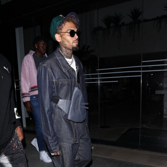 Chris Brown arrive à une soirée au restaurant "The Highlight Room" à Los Angeles, le 19 mai 2021.