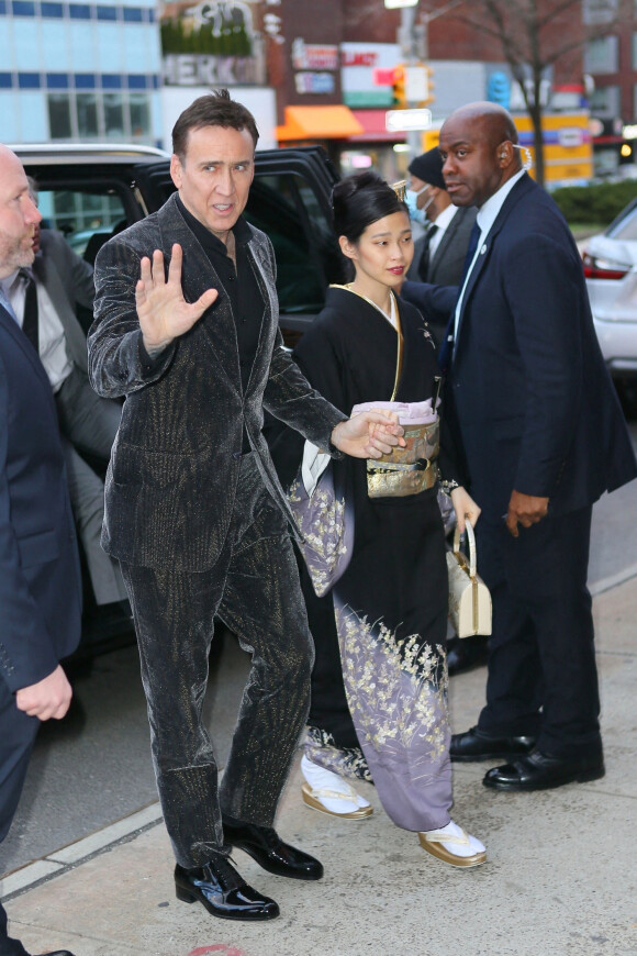 Nicolas Cage et sa femme Riko Shibata - Arrivées à la projection du film "The Unbearable Weight of Massive Talent" à New York le 10 avril 2022. 