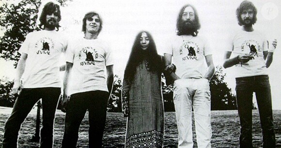 Yoko Ono et son fils Sean (ici avec sa compagne Charlotte Kemp Muhl) reforment le Plastic Ono Band pour un concert unique en février 2010