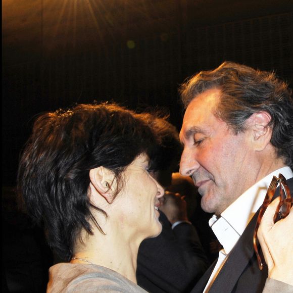 Jean-Jacques Bourdin et sa femme Anne Nivat - Prix du meilleur intervieweur 2010 à Paris
