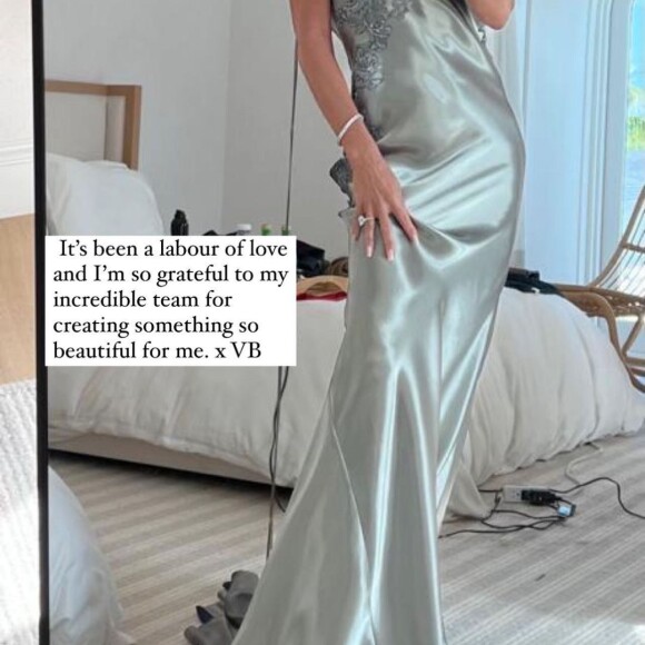 Victoria Beckham avait un look absolument parfait au mariage de son fils Brooklyn. @ Instagram / Victoria Beckham