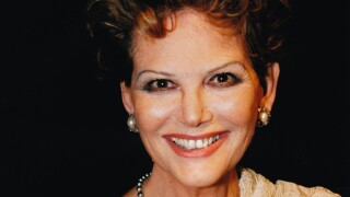 Claudia Cardinale enceinte à 17 ans après un viol : l'identité de son fils gardée secrète pendant des années