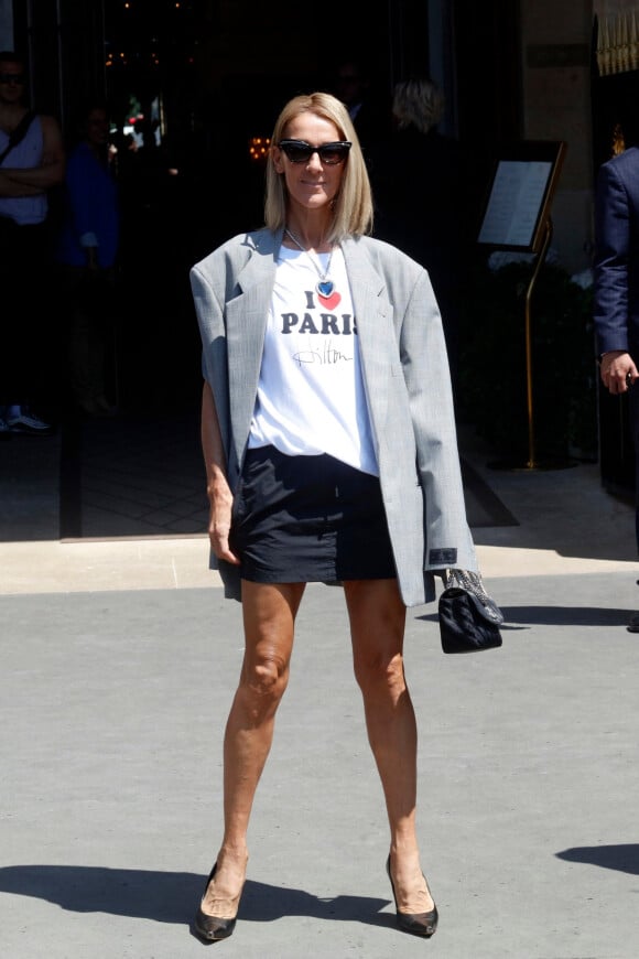 Celine Dion à la sortie de l'hôtel de Crillon à Paris pendant la fashion week Haute-Couture automne-hiver 2019/2020 le 3 juillet 2019.