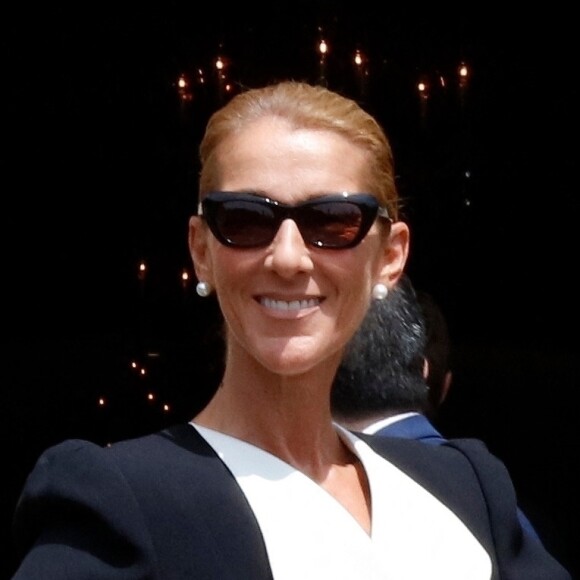 Céline Dion à la sortie de l'hôtel Crillon à Paris, le 30 juin 2019. 