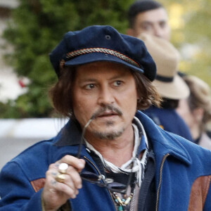 Johnny Depp reçu par le Président serbe Aleksandar Vucic à l'occasion de la première série animée "Puffins" produite en Serbie. Le 19 octobre 2021. 