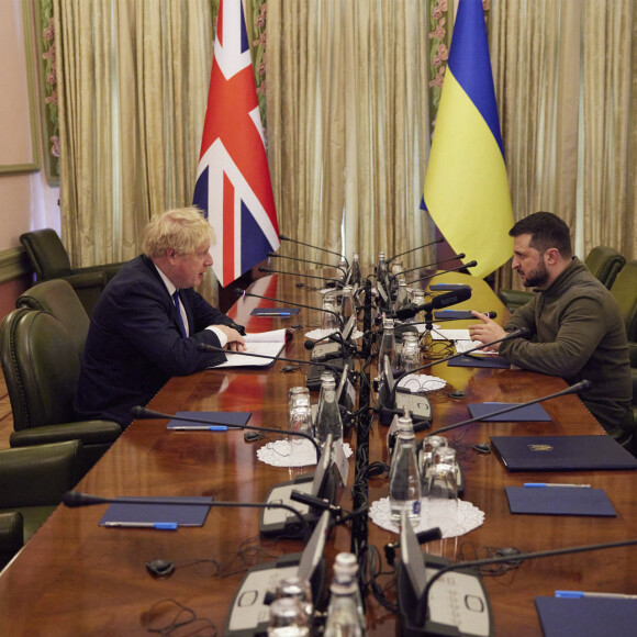 Le président ukrainien Volodymyr Zelensky reçoit le Premier ministre britannique Boris Johnson à Kiev, le 9 avril 2022.