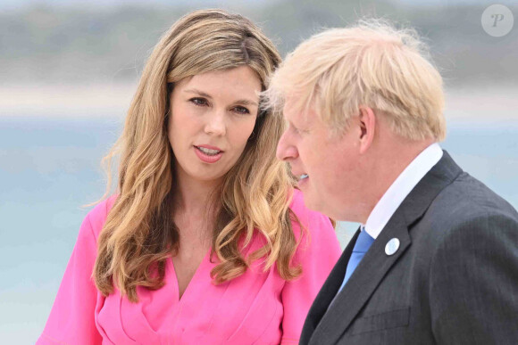 Le Premier ministre Boris Johnson et sa femme Carrie lors de l'accueil officiel au sommet des dirigeants du G7 à Carbis Bay, Royaume Uni, le 11 juin 2021.