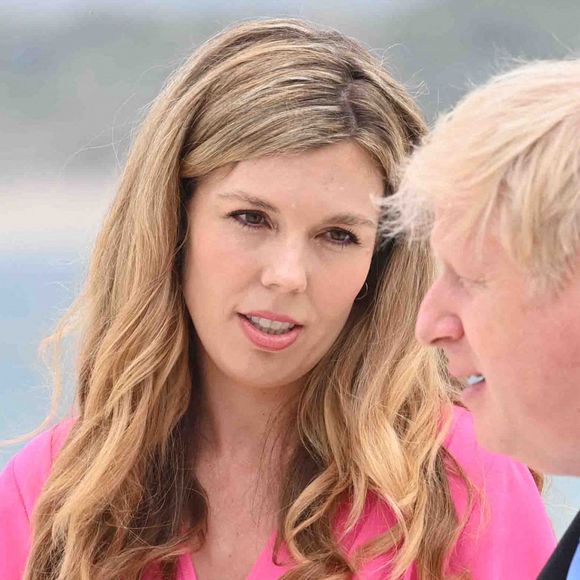 Le Premier ministre Boris Johnson et sa femme Carrie lors de l'accueil officiel au sommet des dirigeants du G7 à Carbis Bay, Royaume Uni, le 11 juin 2021.