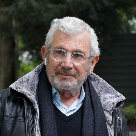 Michel Boujenah - Arrivées à l'enregistrement de l'émission "Vivement Dimanche Prochain" qui sera diffusée le 17 avril 2022 au studio Gabriel à Paris, France, le 30 mars 2022. © Christophe Clovis/Bestimage