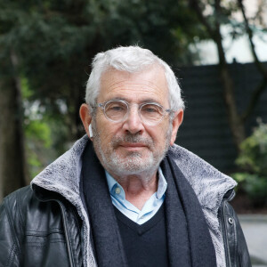 Michel Boujenah - Arrivées à l'enregistrement de l'émission "Vivement Dimanche Prochain" qui sera diffusée le 17 avril 2022 au studio Gabriel à Paris, France, le 30 mars 2022. © Christophe Clovis/Bestimage