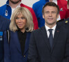 La première dame Brigitte Macron - Le président Emmanuel Macron lors d'une cérémonie en l'honneur des sportifs médaillés aux Jeux Olympiques et Paralympiques Pekin 2022 au palais de l'Elysée à Paris