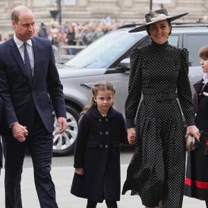 Le prince William, duc de Cambridge, et Catherine (Kate) Middleton, duchesse de Cambridge, avec leurs enfants, le prince George de Cambridge et la princesse Charlotte de Cambridge lors du service d'action de grâce en hommage au prince Philip, duc d'Edimbourg, à l'abbaye de Westminster à Londres © Julien Burton/Bestimage 