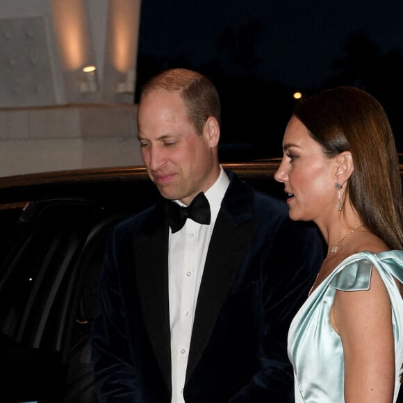 Le prince William, duc de Cambridge, et Catherine (Kate) Middleton, duchesse de Cambridge, assistent à une réception organisée par le gouverneur général des Bahamas, Sir Cornelius Alvin Smith, au complexe Baha Mar sur l'île de New Providence aux Bahamas pour rencontrer des dirigeants communautaires et des habitants des nombreuses îles des Bahamas. , au septième jour de leur tournée dans les Caraïbes au nom de la reine pour marquer son jubilé de platine. Nassau, le 25 mars 2022. 