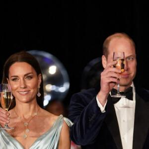 Le prince William, duc de Cambridge, et Catherine (Kate) Middleton, duchesse de Cambridge, assistent à une réception organisée par le gouverneur général des Bahamas, Sir Cornelius Alvin Smith, au complexe Baha Mar sur l'île de New Providence aux Bahamas pour rencontrer des dirigeants communautaires et des habitants des nombreuses îles des Bahamas. , au septième jour de leur tournée dans les Caraïbes au nom de la reine pour marquer son jubilé de platine. Nassau, le 25 mars 2022.  The Duke and Duchess of Cambridge attend a reception hosted by the Governor General of the Bahamas Sir Cornelius Alvin Smith, at the Baha Mar resort on the island of New Providence in the Bahamas to with meet community leaders and people from across the Bahamas' many islands, on day seven of their tour of the Caribbean on behalf of the Queen to mark her Platinum Jubilee. Friday March 25, 2022.