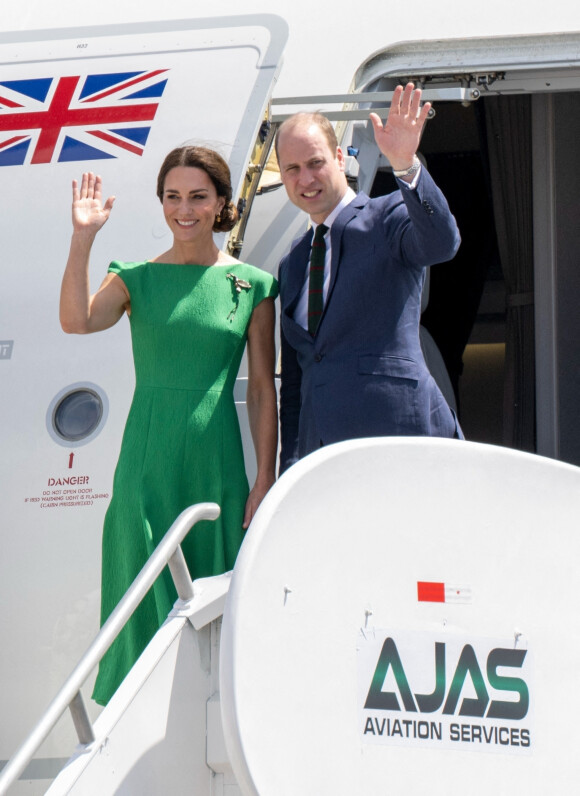Le prince William, duc de Cambridge, et Catherine (Kate) Middleton, duchesse de Cambridge, quittent la Jamaique depuis l'aéroport international Norman Manley pour se rendre aux Bahamas, dernière étape de leur voyage officiel dans les Caraïbes. Kingston