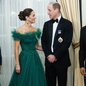 Le prince William, duc de Cambridge et Catherine (Kate) Middleton, duchesse de Cambridge, assistent au dîner du gouverneur général à King's House à Kingston lors de leur voyage officiel en Jamaique, le 23 mars 2022. 