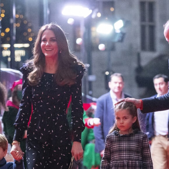 Le prince William, duc de Cambridge, et Catherine (Kate) Middleton, duchesse de Cambridge, avec leurs enfants le prince George, la princesse Charlotte et le prince Louis ont assisté à un spectacle donné en l'honneur des personnes qui ont été mobilisées pendant la pandémie au Palladium à Londres, Royaume Uni, le 11 décembre 2020. 