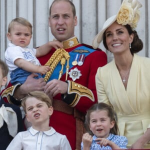 Le prince William, duc de Cambridge, et Catherine (Kate) Middleton, duchesse de Cambridge, le prince George de Cambridge la princesse Charlotte de Cambridge, le prince Louis de Cambridge - La famille royale au balcon du palais de Buckingham lors de la parade Trooping the Colour 2019, célébrant le 93ème anniversaire de la reine Elisabeth II, Londres, le 8 juin 2019. 