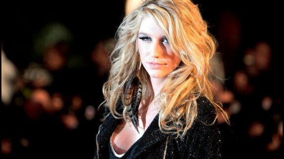 Kesha : Sur le tapis rouge des NRJ Music Awards 2010, elle nous a fait... une révélation !