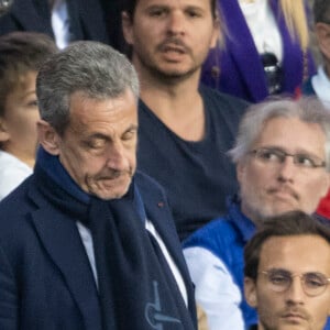 Nicolas Sarkozy dans les tribunes lors du match de Ligue 1 "PSG - OM (2-1)" au Parc des Princes, le 17 avril 2022. © Agence/Bestimage 