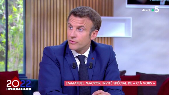 Extrait de l'émission "C à vous" avec Emmanuel Macron comme invité. A l'aube du second tour des présidentielles, il a réagi à la polémique sur Anne-Sophie Lapix, persona non grata pour animer le débat de l'entre-deux-tours.