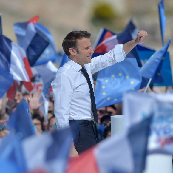 Emmanuel Macron, président de la République Française, candidat de La République En Marche (LREM) en lice pour le deuxième tour de l'élection présidentielle, en meeting dans le quartier du Pharo à Marseille, le 16 avril 2022