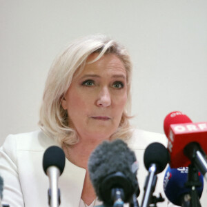 Marine Le Pen, candidate au second tour de l'élection présidentielle, donne une conférence de presse pour présenter son projet de politique internationale à Paris, le 13 avril 2022