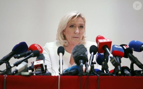 Marine Le Pen, candidate au second tour de l'élection présidentielle, donne une conférence de presse pour présenter son projet de politique internationale à Paris, le 13 avril 2022