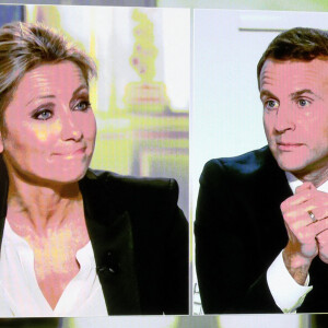 Interview télévisée du président de la république, Emmanuel Macron par les journalistes Anne- Sophie Lapix (France Televisions) et Gilles Bouleau (TF1), au palais de l'Elysée, Paris, le 14 octobbre 2020