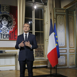 Le président de la République française Emmanuel Macron après l'enregistrement de son discours du Nouvel An au palais de l'Elysée à Paris, France, le 31 décembre 2018.