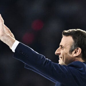 Le président de la République française et candidat du parti centriste La République en marche (LREM) à la réélection, Emmanuel Macron a effectué son premier grand meeting de campagne à La Défense Arena à Nanterre, France, le 2 avril 2022