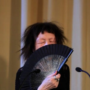 Brigitte Fontaine reçoit la Médaille Vermeil de la Ville de Paris le 22 mars 2012.